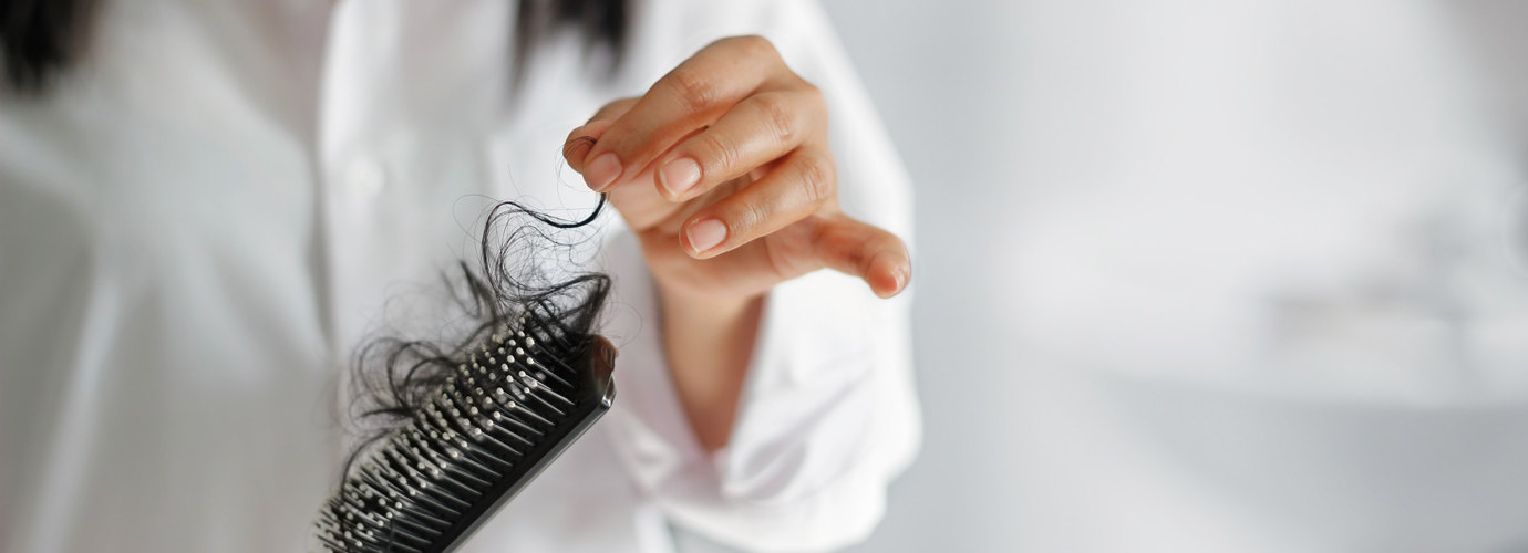 How To Clean Hairbrush To Get Rid of That Gross Dust